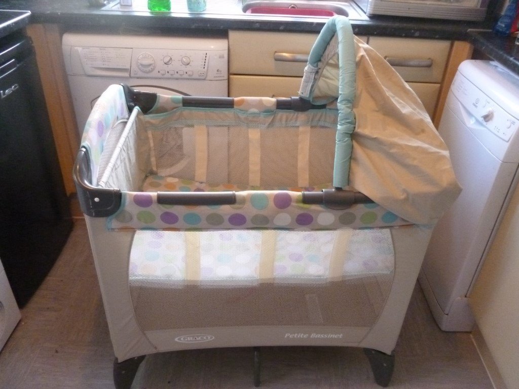 graco petite travel cot